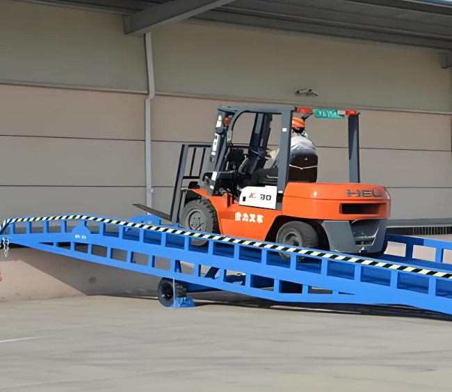 丹东移动式卸货平台（叉车用）